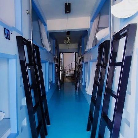 素叻他尼 港口旅舍旅舍 外观 照片