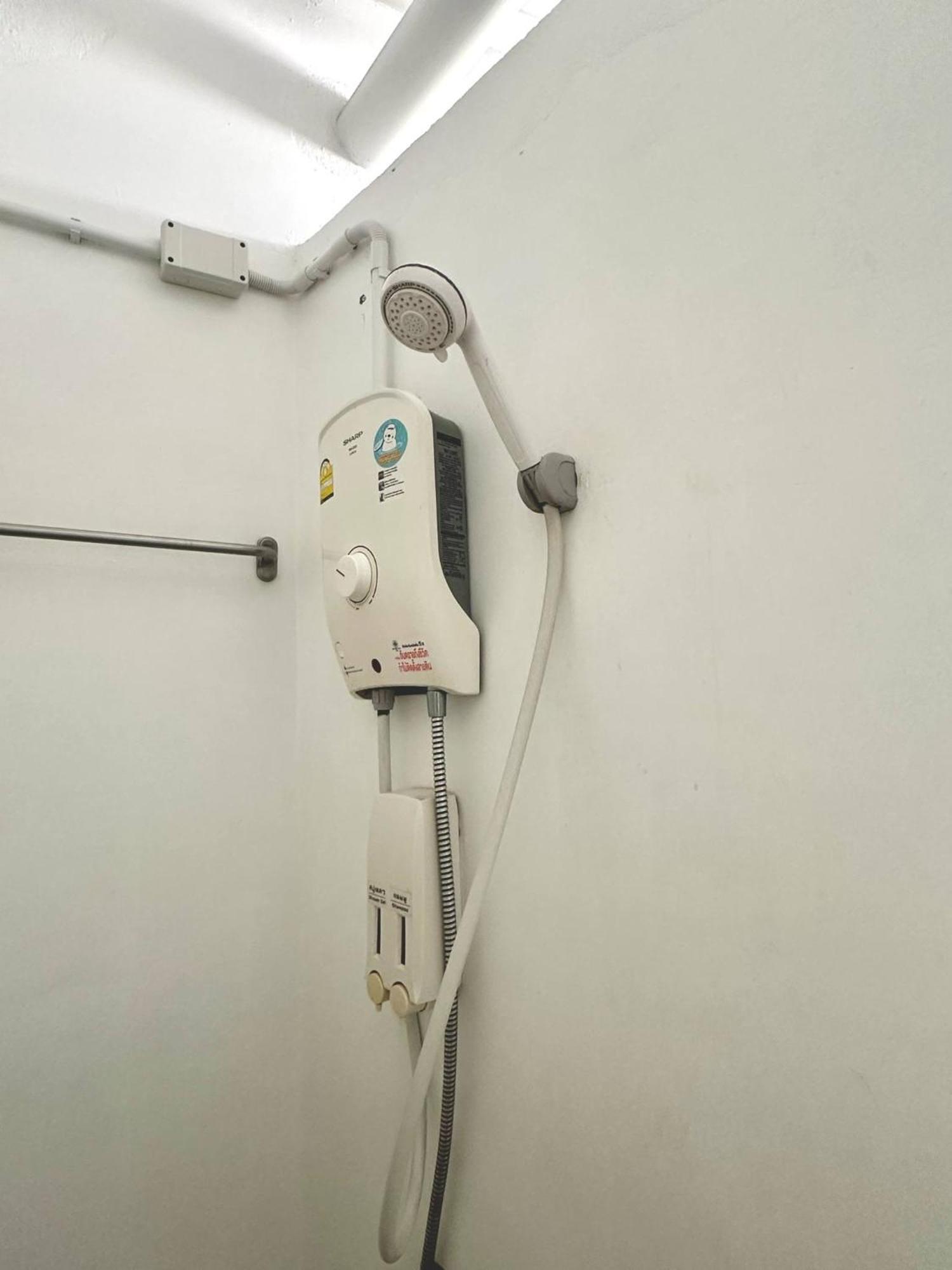 素叻他尼 港口旅舍旅舍 外观 照片