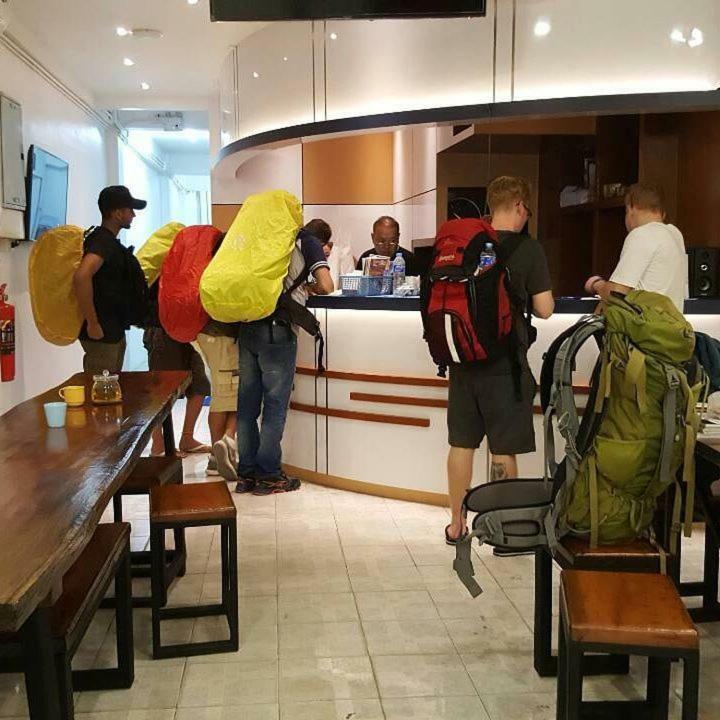 素叻他尼 港口旅舍旅舍 外观 照片