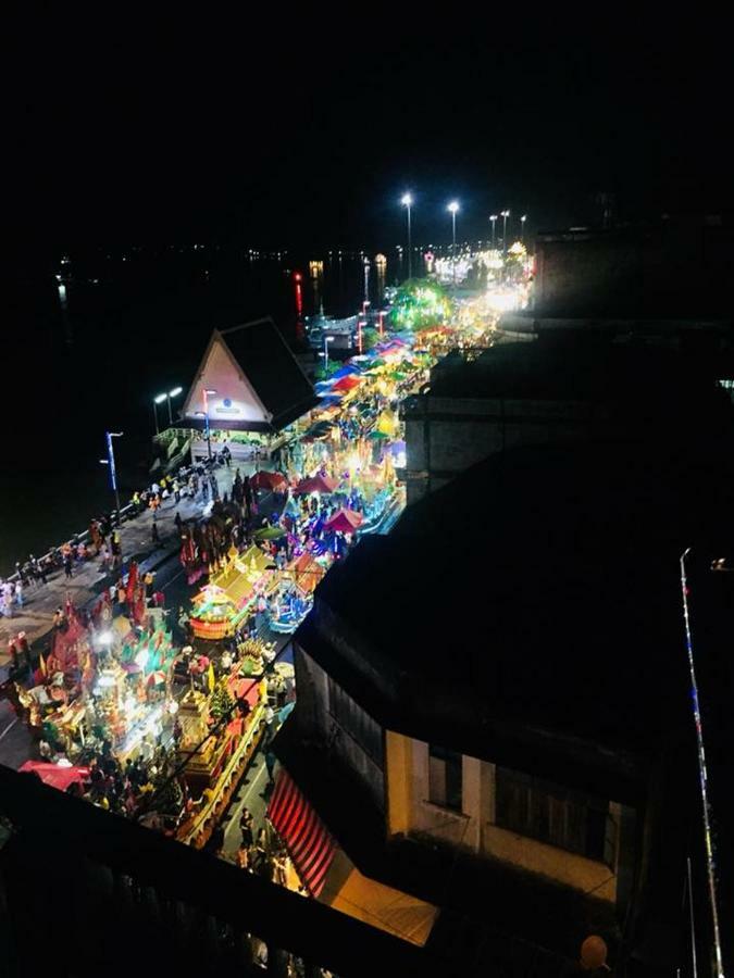 素叻他尼 港口旅舍旅舍 外观 照片