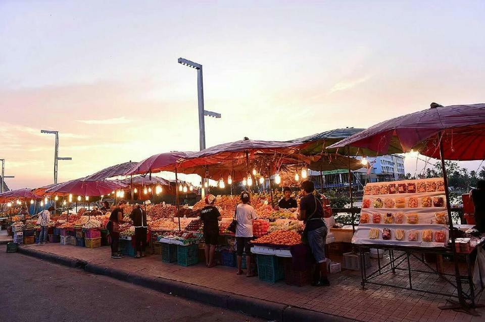 素叻他尼 港口旅舍旅舍 外观 照片